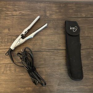 Small hair straightener